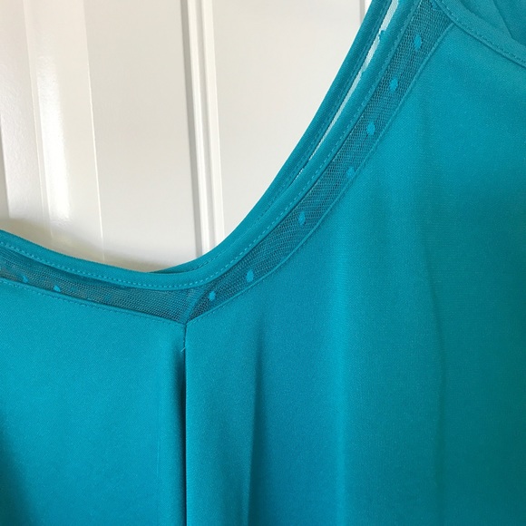 Cold shoulder flowy Worthington top - Picture 4 of 6